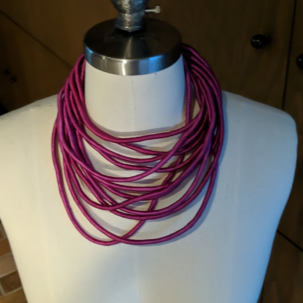Fuchsia cord necklace - Picture 4 of 4